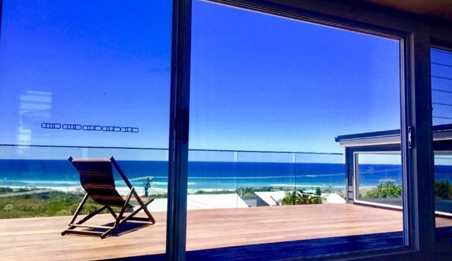 Peregian Pacific Beach House - 4 minute walk to beach. in Peregian Beach