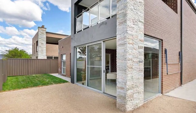 Perfect for Families! 6BR Home with Big Living Areas ,Outdoor Space &4 Bathrooms