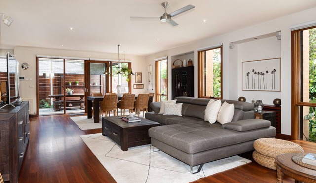 Pet Friendly - Bayside Oasis in Highett