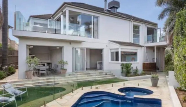 Pet Friendly - Hampton Haven Pool metres to the Beach