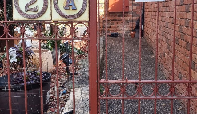 Pet Friendly Large 3 Bedroom House 2 Living Areas Ensuite & Outdoor Areas