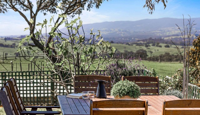 Poloma Farm Stay | Pool, Fireplace & Views Near Melbourne