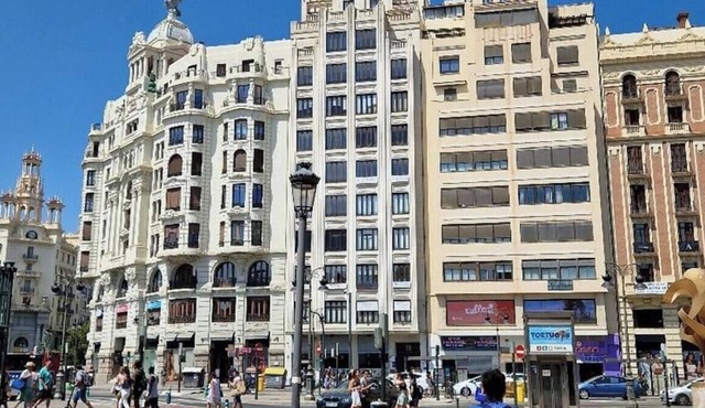 Premium 3-Bedroom Retreat in the Heart of Barcelona