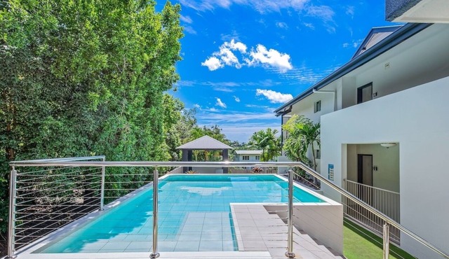 Prime Airlie Beach Stay: Stylish 1-Bedroom Apartment with Pool