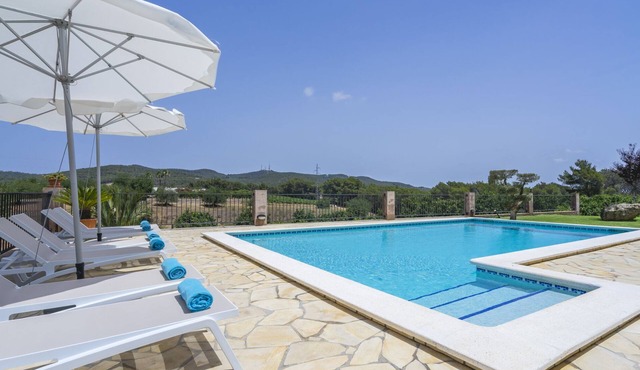 Private Villa, Swimming Pool, Parking, Barbecue Wifi Fiber Optic. Center of the island