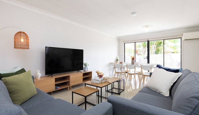 Quiet Acacia Ridge 2BR | Location & Parking | 6BS2