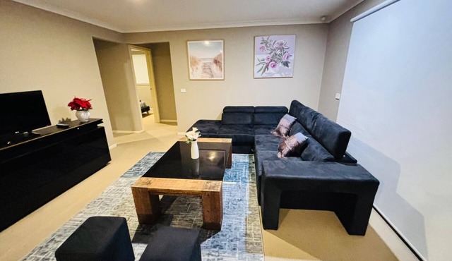 Quiet Melton Retreat 4BR + Garage