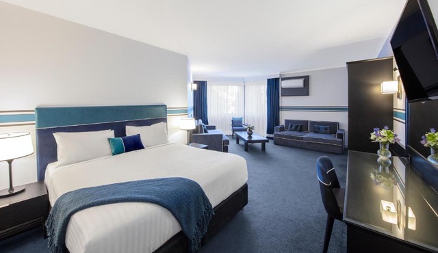 Ramada by Wyndham Diplomat Canberra