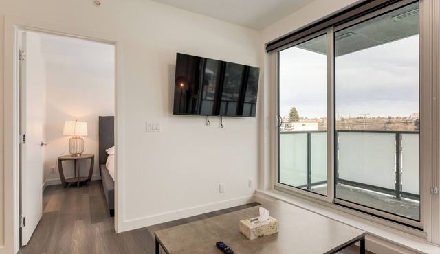 *Rare* Splendid City View Condo- Trendy Kensington in Calgary
