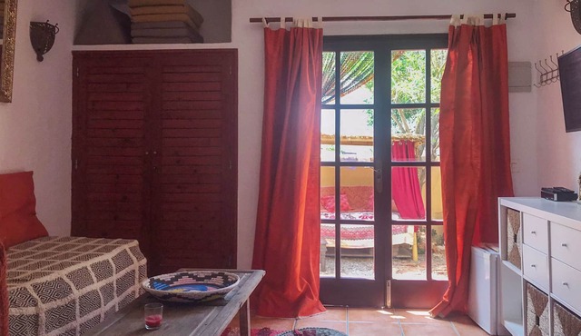 Red, Idyllic Apt. + Hammock + Sun Loungers, Pushbike Area, Beach, Hippy Market