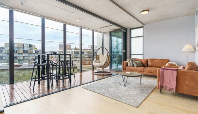 Refined Kingston Apartment, Foreshore Lake Access