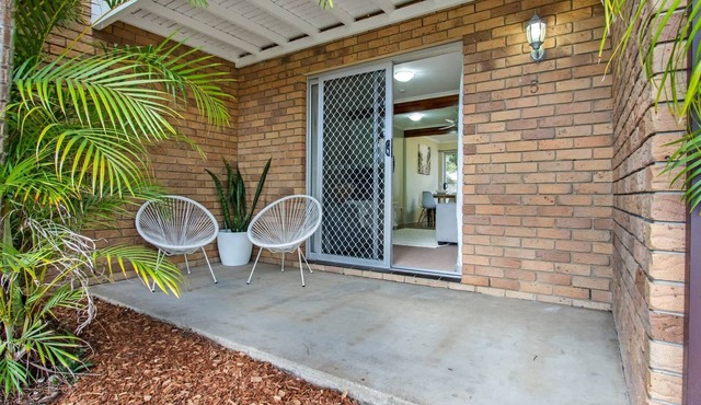 Relaxing Townhouse Steps from Hervey Bay Beach