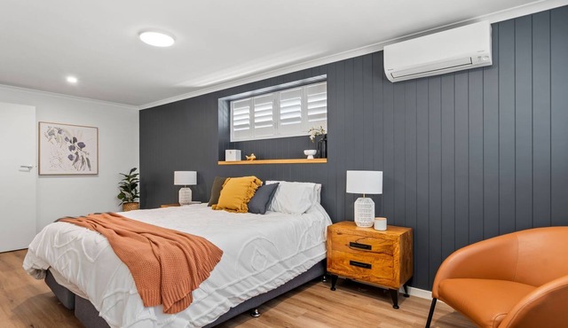 Renovated 3BR apartment with pool, WiFi, air-con & linen included, walking distance to beaches