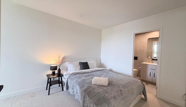 Resort Living at M-City, 2BR 2BA w Parking&Balcony M40