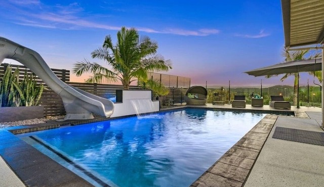 Resort‑Style 5 bedroom Family Home - Pets Welcome - Near Theme Parks