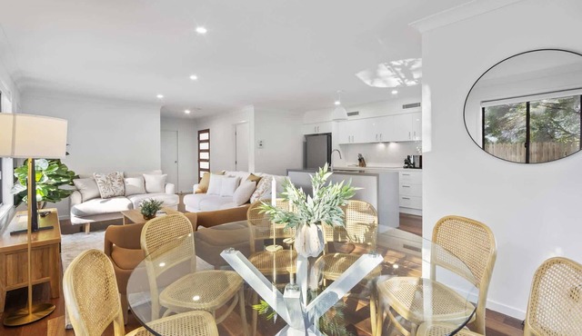 Retreat with Parking Close to Greenslopes Hospital