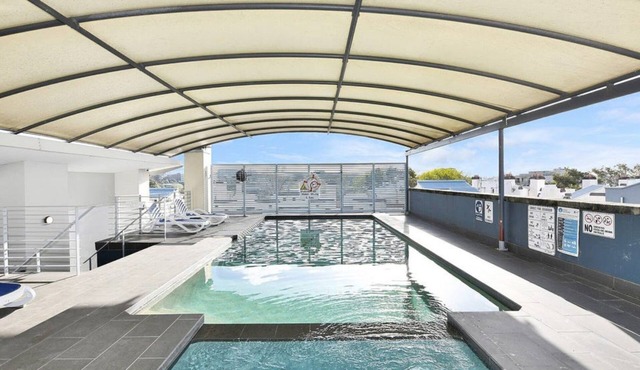 Retro Chippendale Stay - Pool & Gym Access