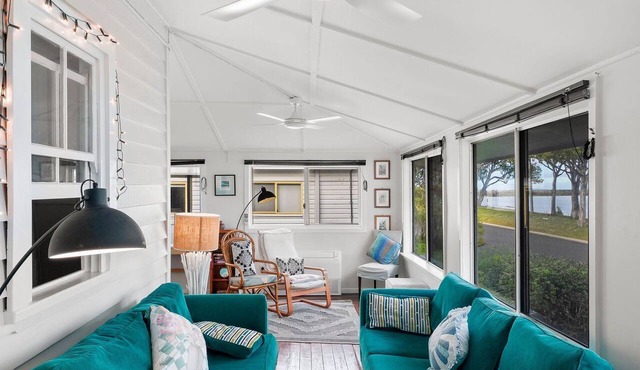River Cottage - Stunning views and walking distance to river and beach