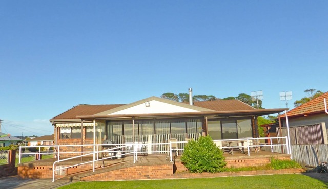 Riverside Delight - Private Jetty
