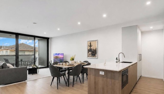 Riverside Modern 2BR East Brisbane w/Parking