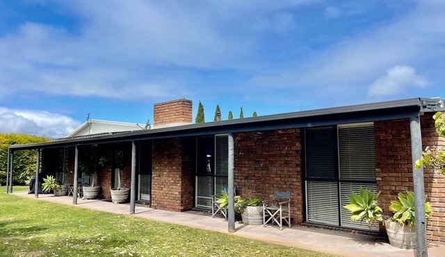 Robe's Hidden Gem - WiFi, Pet Friendly Outside