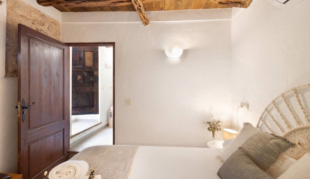 Room 'Almendro' with Mountain View, Wi-Fi and Air Conditioning