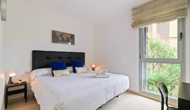 Room Carol FIRA GRAN VIA 2 - Suite with King Size Bed