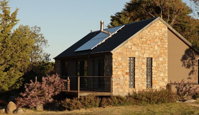 Runway View Cottage at Touchdown Cottages in Jindabyne