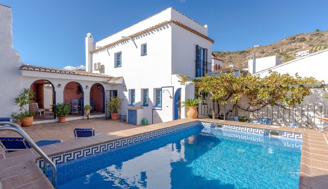 "Rural Village with Amazing Views Cottage" with Mountain Views, Private Pool, A/C & Wi-Fi
