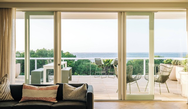 Sagres: beachfront retreat with pool