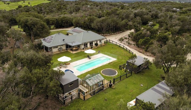Salt Water Ranch: Suits 3-4 families - Contact us for a direct rate!