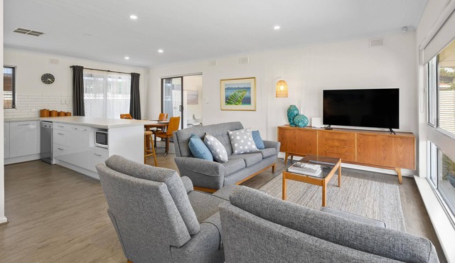 Sand and Sun ~ Port Willunga - Light & Airy Coastal Abode