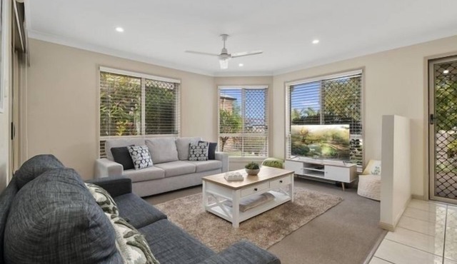 Sandstone Point Family home, Bribie beaches, pet friendly in Sandstone Point