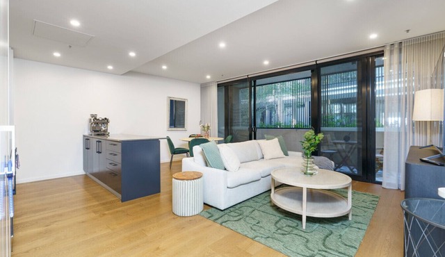 Scandi Apartment Above Kingston Dining + Balconies