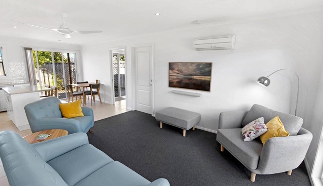 Sea Breeze: Wander along the esplanade or enjoy the foreshore walking tracks