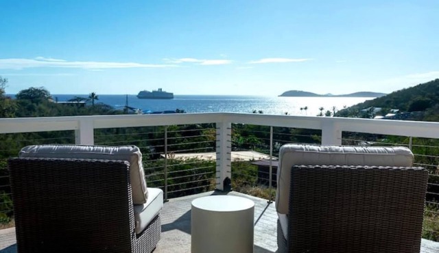 Sea Sun Villa, Newly built 3 bed/2 bath ,walk to Limetree Resort. -South Side