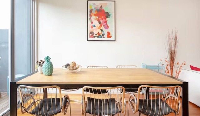 Secluded Stylish Modern 3 Level Townhouse. Secluded but Minutes to Parks,shops