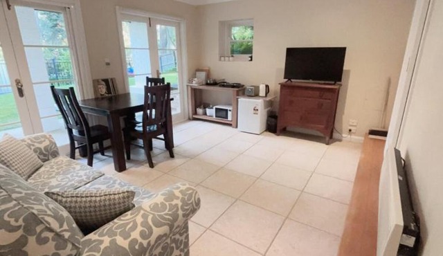 Self-contained unit in Wahroonga