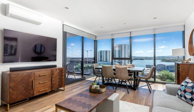 Sensational City Apartment with Lake Views