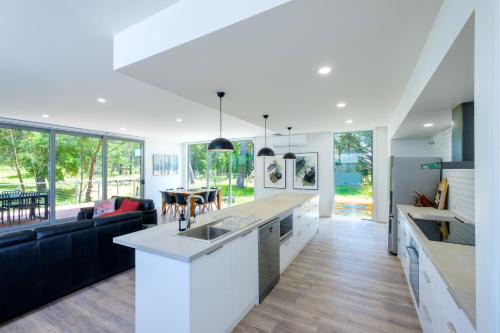 Serenity HG4 4Br 3&half Ba with Absolute National Park Frontage