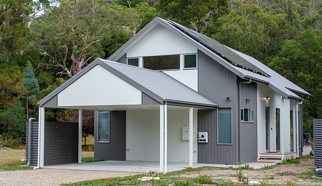Serenity HG4A: Brand new 4Br 3.5Ba house with Absolute Nat Park frontage