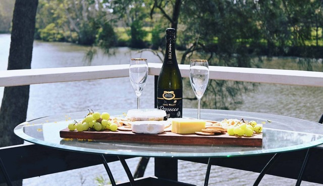 Set on the Wallamba river. Beautifully appointed 2 bedroom cottage. Pets welcome