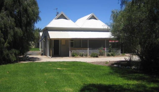 Showgrounds Farmhouse B & B Naracoorte