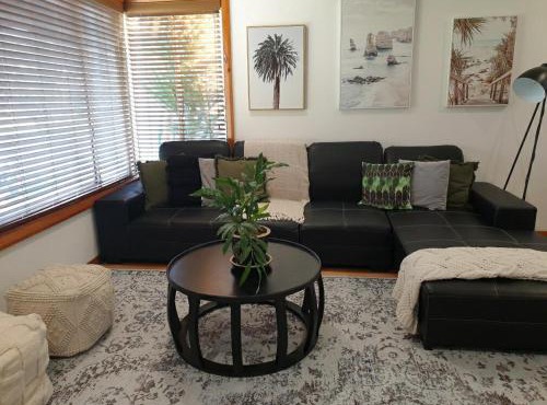 Sleeps 10 Fully renovated Firepit and pool table