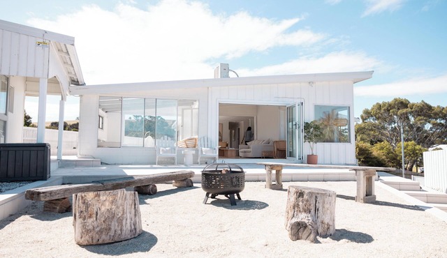 South Arm Beach House- Beach Front With Fire pit - Perfect For Star Gazing