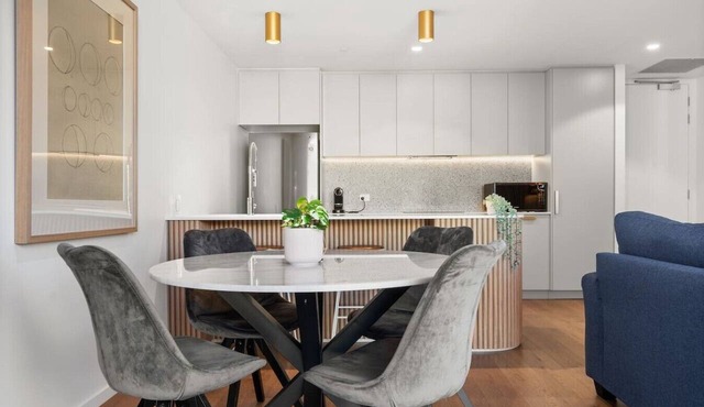 South-Facing 1BR In Heart Of Braddon w/Parking!
