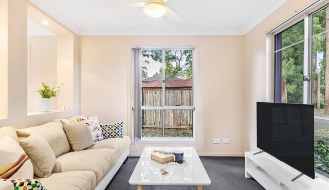Spacious 3-bed Retreat 1min to Mall @SunnybankHill