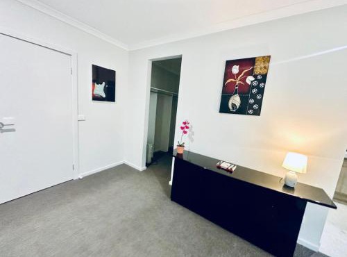Spacious- 4-bedroom house near Airport