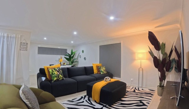 Spacious 4BR Family Haven Near Gold Coast Theme Parks