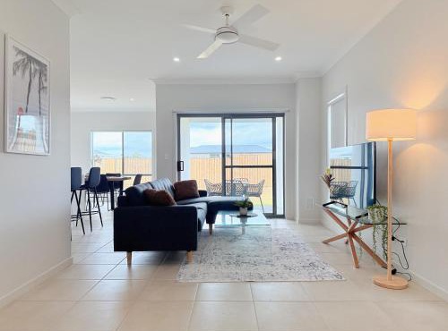 Spacious 4BR Family Retreat Rochedale Oasis